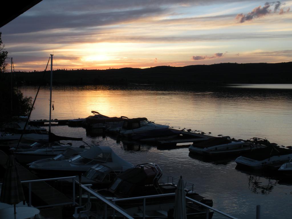 Lakeside Lodge Resort And Marina Pinedale Exterior photo